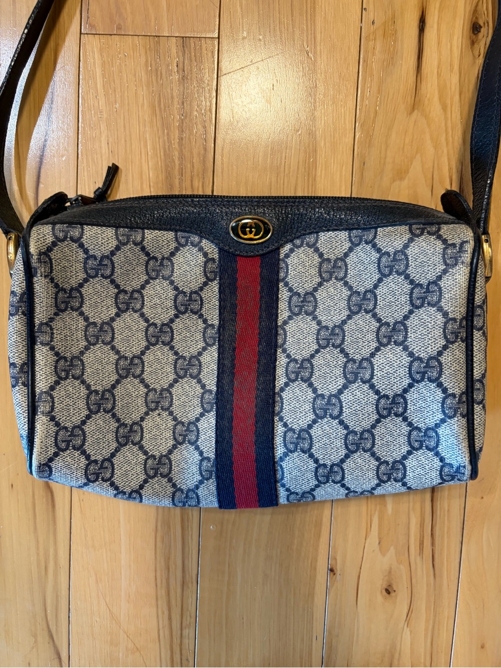 Vintage Gucci GG Supreme Sherry Line Crossbody Bag